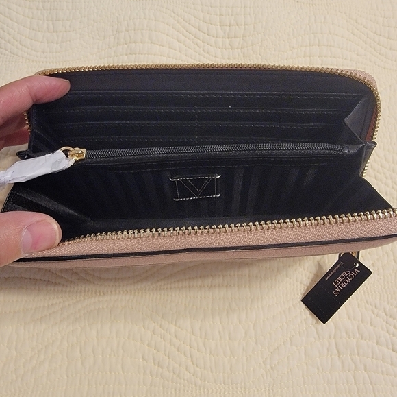 NWT Victoria's Secret Zippered Wallet - Picture 5 of 9
